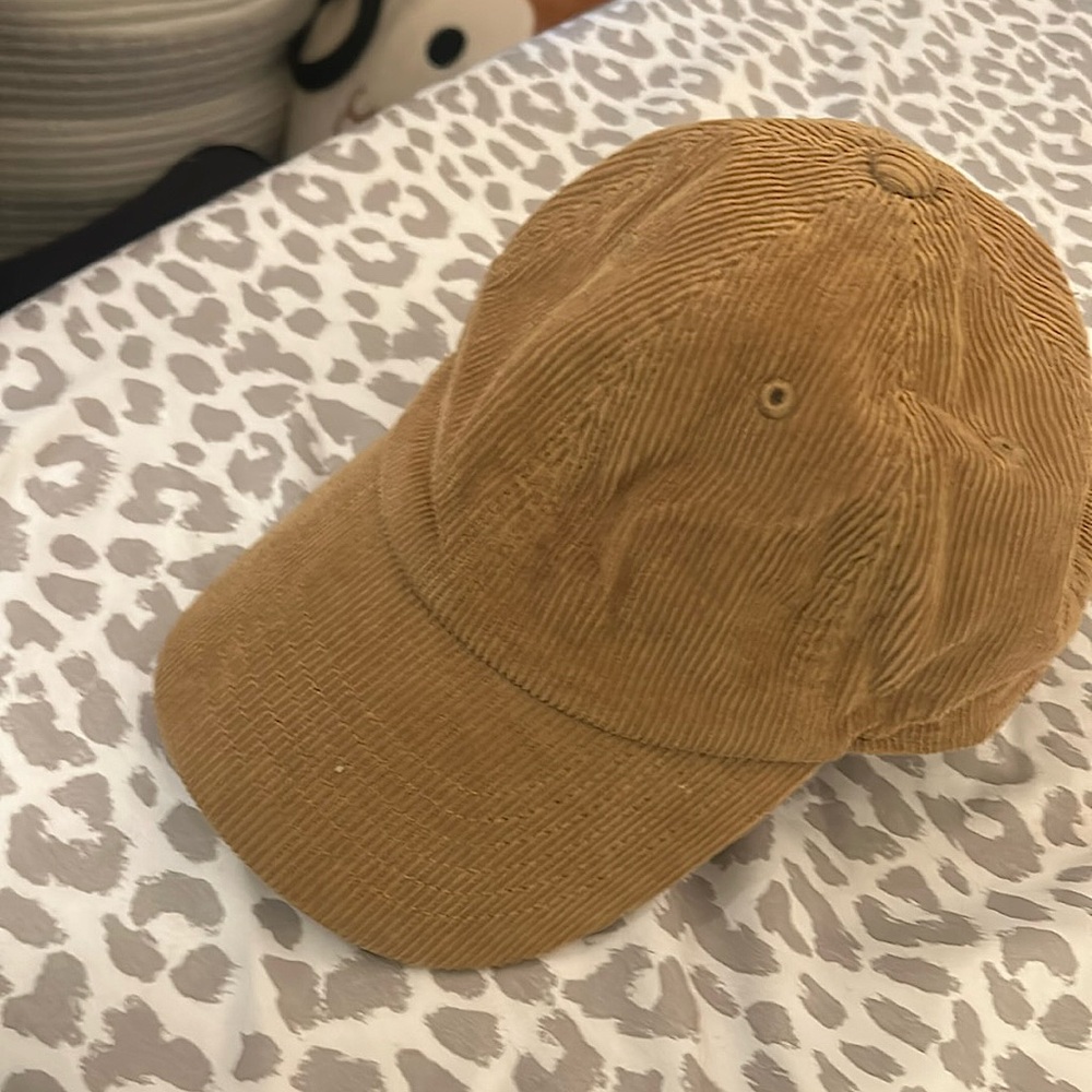Tan cargo textured hat, worn once, adjustable strap